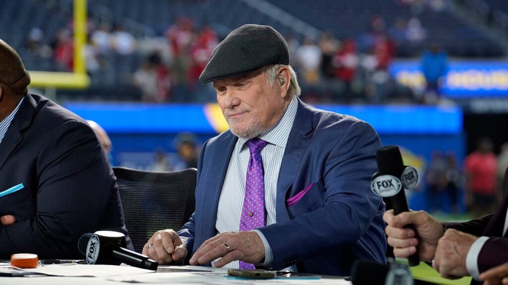 NFL news: Terry Bradshaw denies claims he held open stuck plane door NFL news: Terry Bradshaw denies claims he held open stuck plane door
