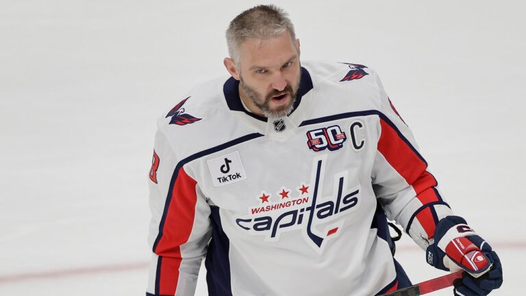 Alex Ovechkin breaks Wayne Gretzky’s record for most career goals