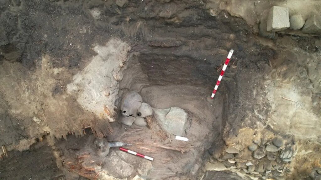 Ancient Peruvian tomb reveals 5,000-year-old remains of woman of ‘high status’ Ancient Peruvian tomb reveals 5,000-year-old remains of woman of ‘high status’