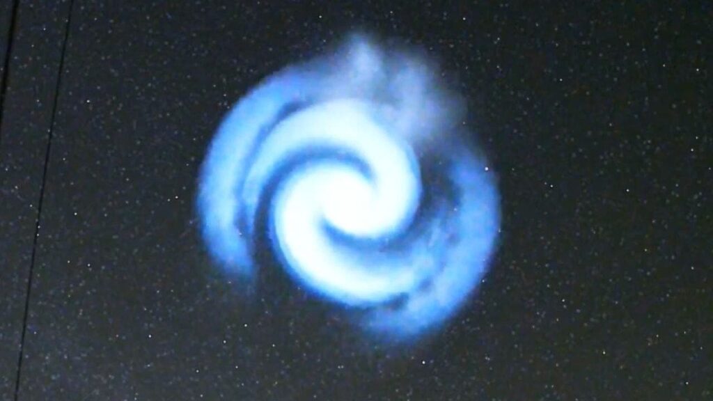Spectacular blue spiral light from Space X rocket captured on video Spectacular blue spiral light from Space X rocket captured on video