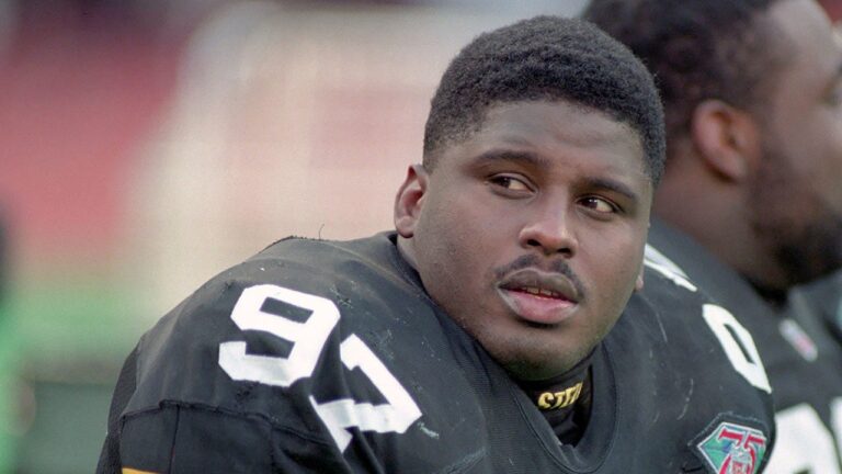 NFL world remembers former defensive lineman Ray Seals