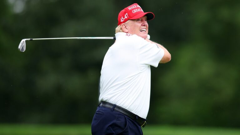 Trump makes golf championship round