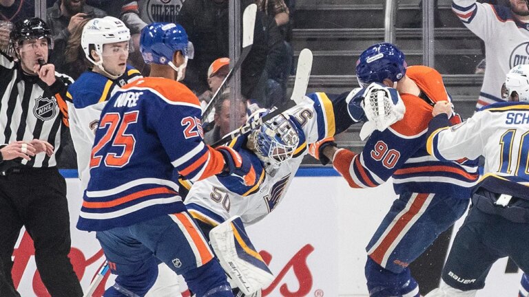 Oilers’ Corey Perry, Blues’ Jordan Binnington get into scrap during game
