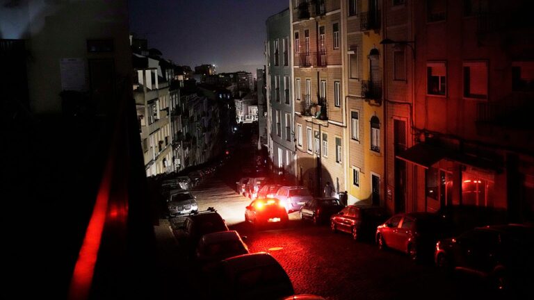 Massive power outage in Spain, Portugal blamed on solar plant breakdowns