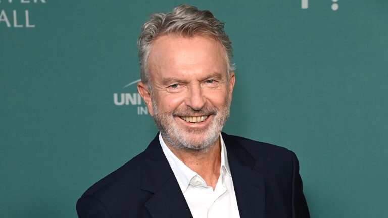 ‘Jurassic Park’ star slams self checkouts in new video