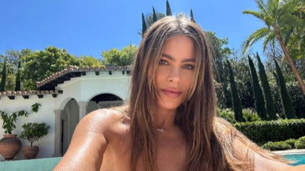 Sofia Vergara shares cheeky bikini snap to usher in summer season Sofia Vergara shares cheeky bikini snap to usher in summer season