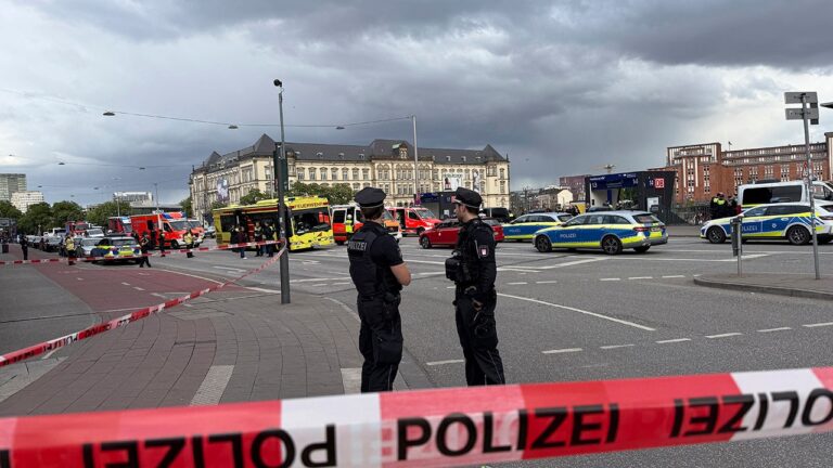 Woman stabs 12 at Hamburg Central Station, 6 in life-threatening condition