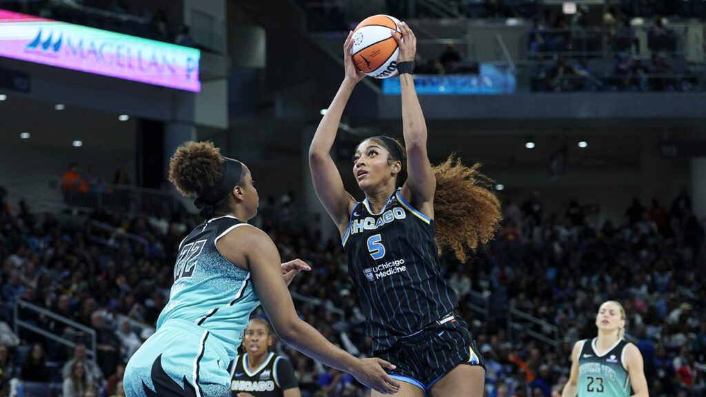 Angel Reese grabs 5 offensive rebounds in 19 seconds as Sky fall to Liberty
