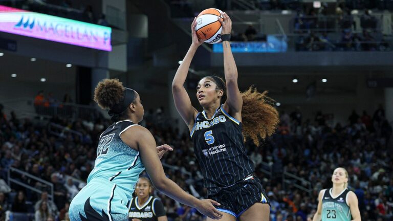 Angel Reese grabs 5 offensive rebounds in 19 seconds as Sky fall to Liberty