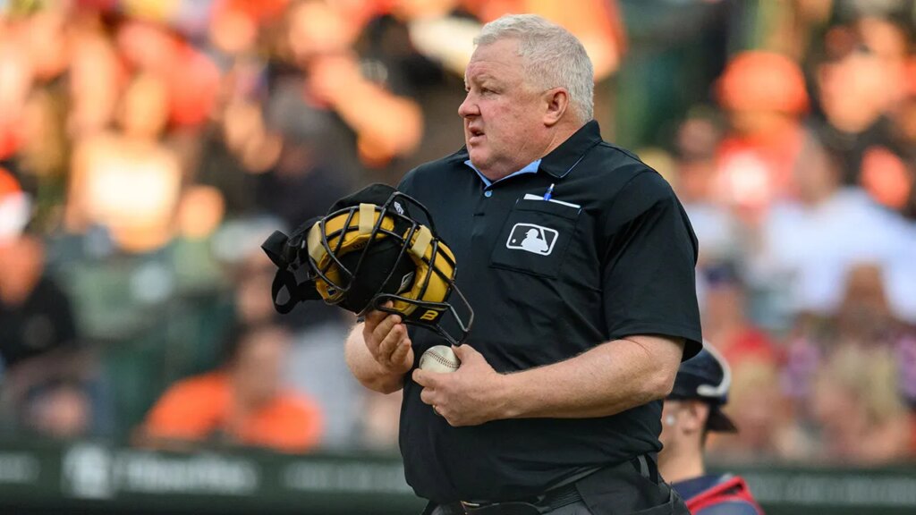MLB umpire curses himself out after missing call MLB umpire curses himself out after missing call