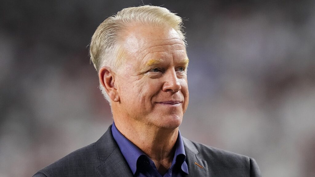 Boomer Esiason rips Yankees announcer Dave Sims for missing series