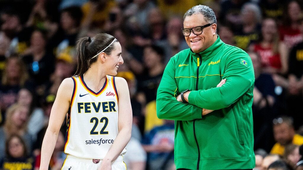 Caitlin Clark receives compliments from Team Brazil head coach Caitlin Clark receives compliments from Team Brazil head coach