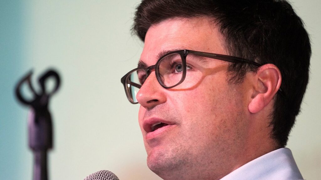 ‘Old guard’ Dem beats incumbent progressive in Pittsburgh mayor primary