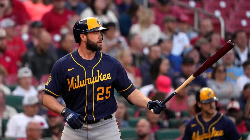 Former MLB player Darin Ruf sues Reds over career-ending knee injury