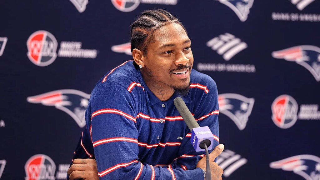 Patriots coach addresses viral video of Stefon Diggs with unidentified substance