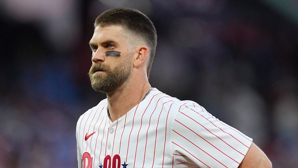 Bryce Harper gets major haircut amid slump