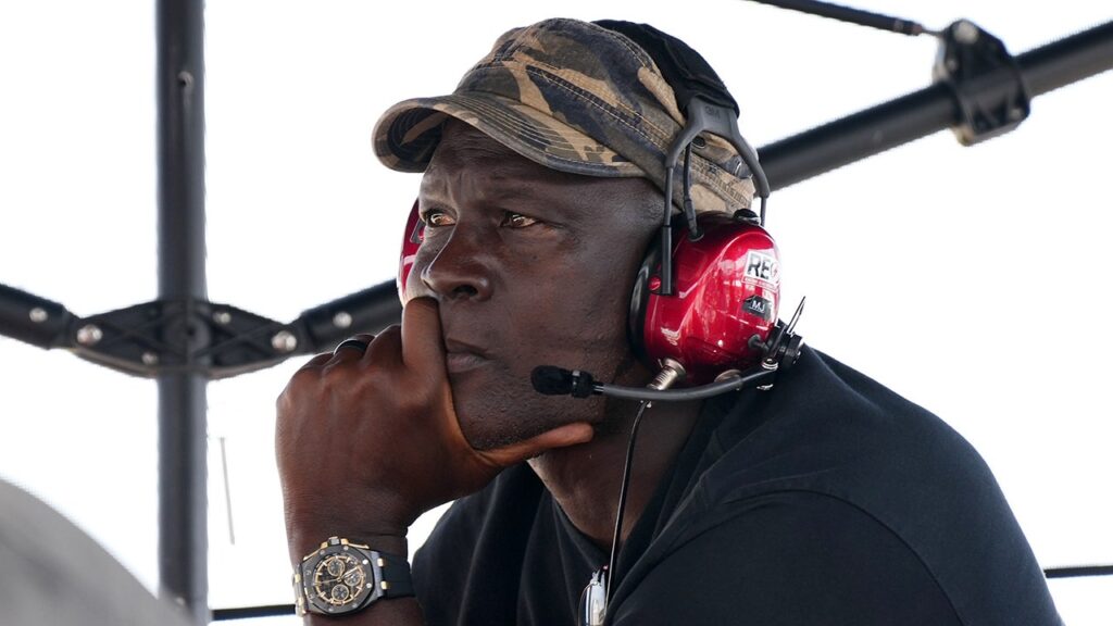 Michael Jordan should share personal insights as NBA analyst, Kevin Harlan says