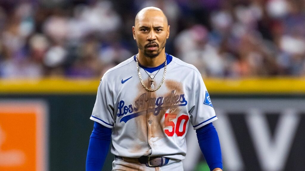 Mookie Betts stubs toe while walking to bathroom in dark, misses game