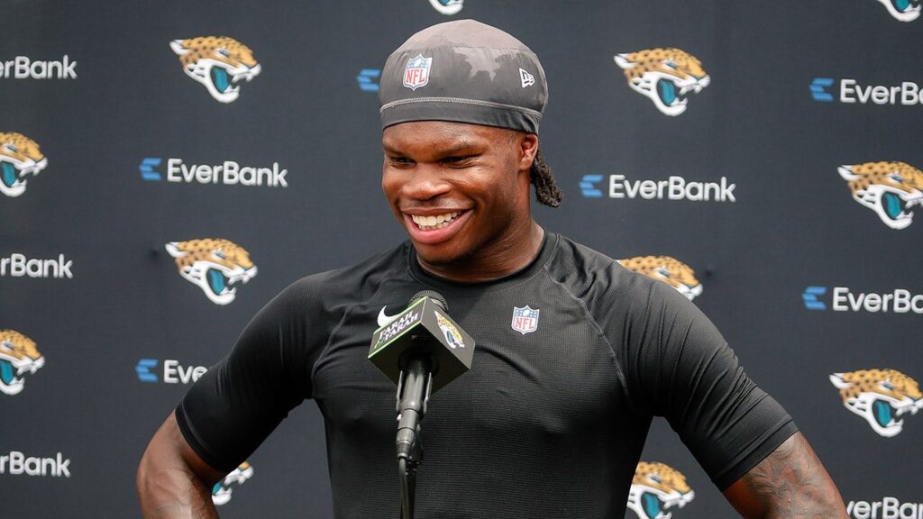 Travis Hunter reacts to woman’s praise for his humble interaction on flight