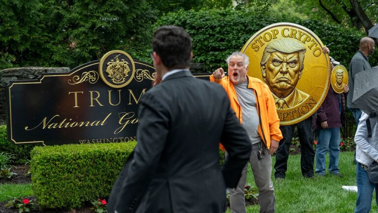 Trump hosts lavish dinner for top meme coin investors at his golf club