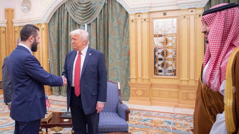 Trump signs order removing sanctions on Syria under new leadership