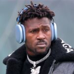 Antonio Brown swipes media amid attempted murder charge warrant