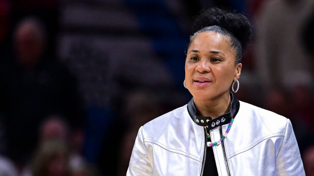 Dawn Staley discusses move from Temple to South Carolina, rejecting SEC team Dawn Staley discusses move from Temple to South Carolina, rejecting SEC team