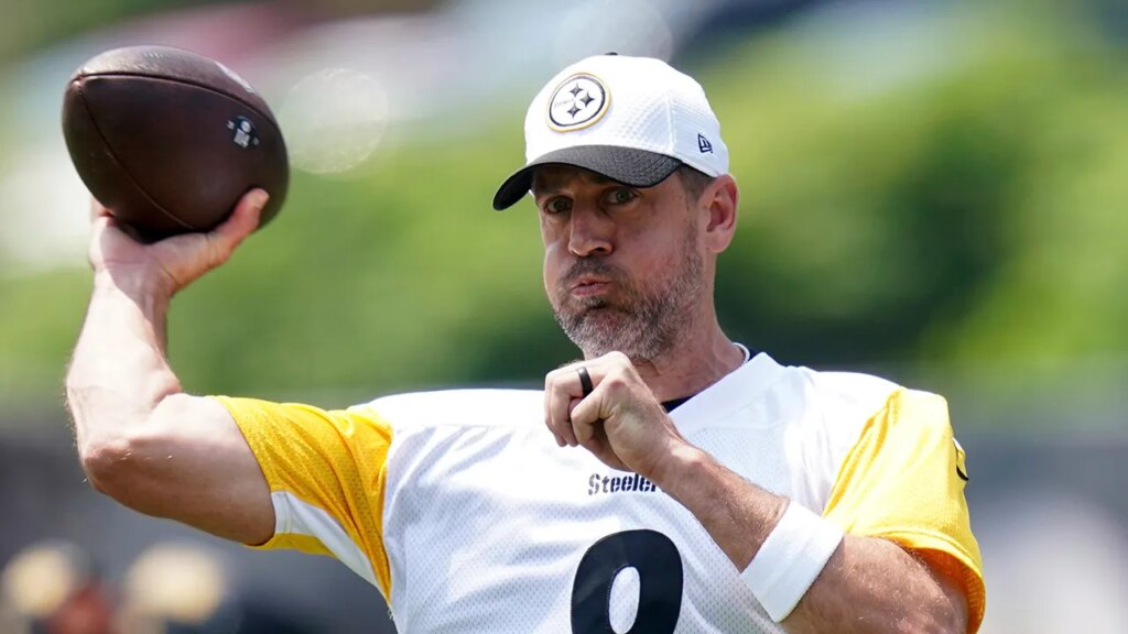 Fewer burdens on Aaron Rodgers may make him successful with Steelers, ex-NFL star says