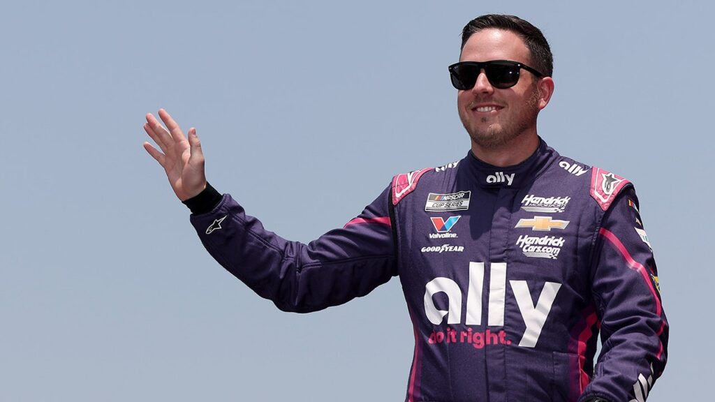 NASCAR news: Alex Bowman crashes hard at Michigan