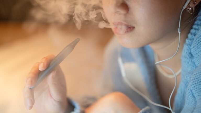 Illegal disposable e-cigarettes more dangerous than cigarettes, study shows