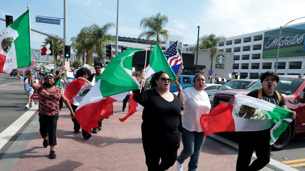 Protests outside Mexico-Dominican Republic Gold Cup match over immigration