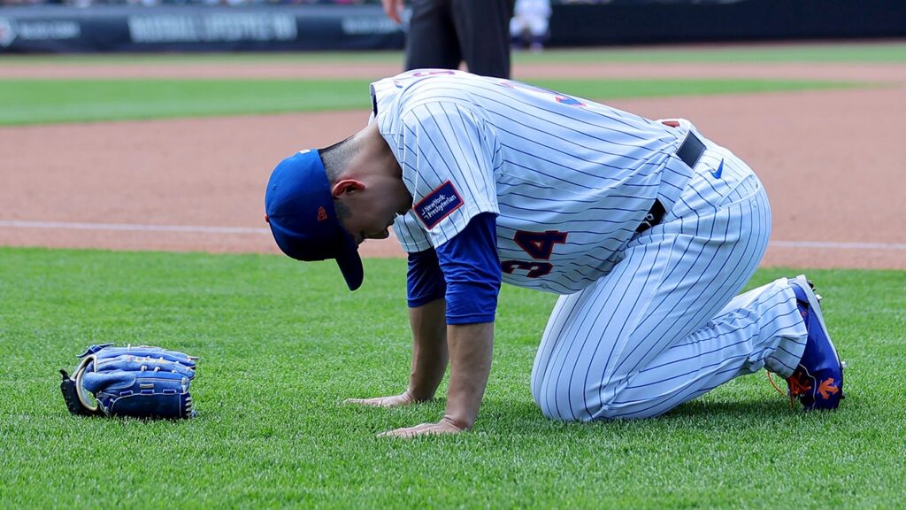 Mets ace forced to leave game after awkward landing at first base Mets ace forced to leave game after awkward landing at first base