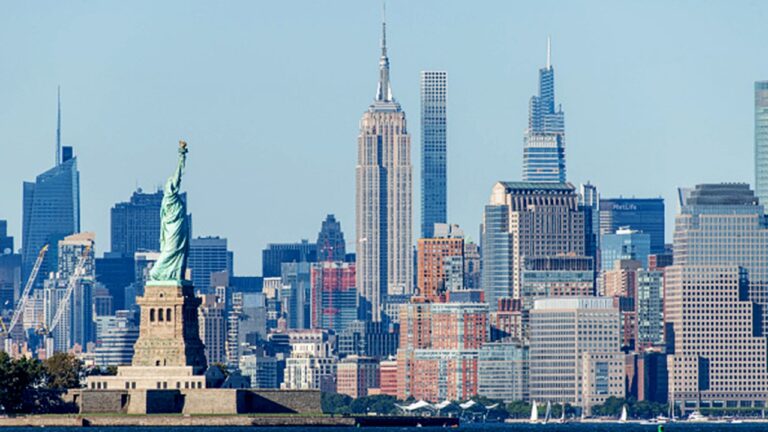 US to gain 7,500 millionaires with .7B in wealth in 2025: report