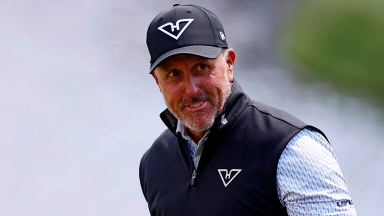 Mexico sewage crisis: Phil Mickelson weighs in as issue deepends