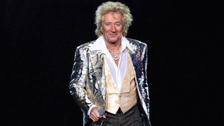 Rod Stewart forced to bow out of Vegas show at the last minute