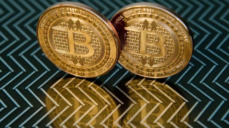 Bitcoin hits record high above 0,000 as Congress considers crypto bills