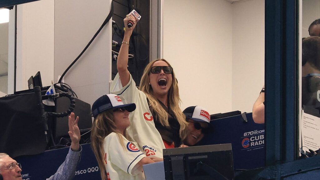 ‘Call Her Daddy’ host Alex Cooper faces loud boos at Cubs game