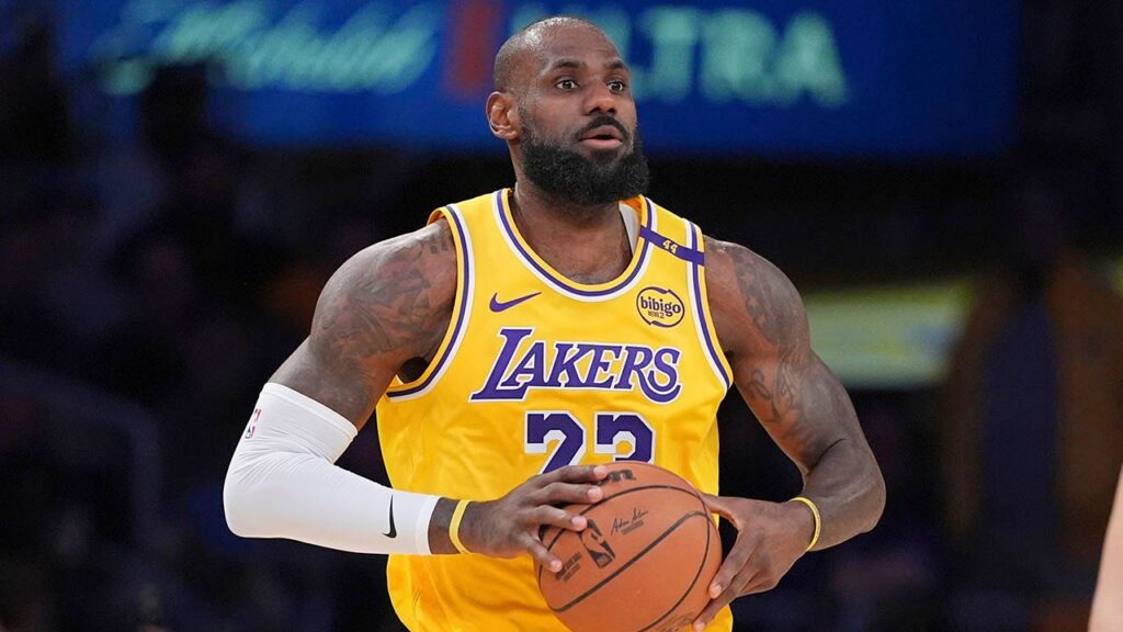 NBA insider details LeBron James’ ‘strained’ relationship with Lakers