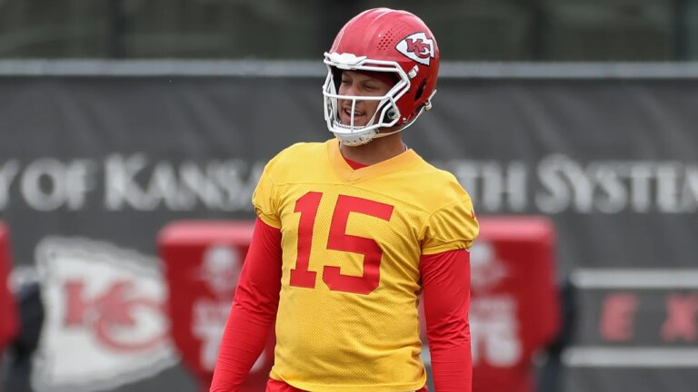 Patrick Mahomes takes heat from radio host after holiday photos go viral