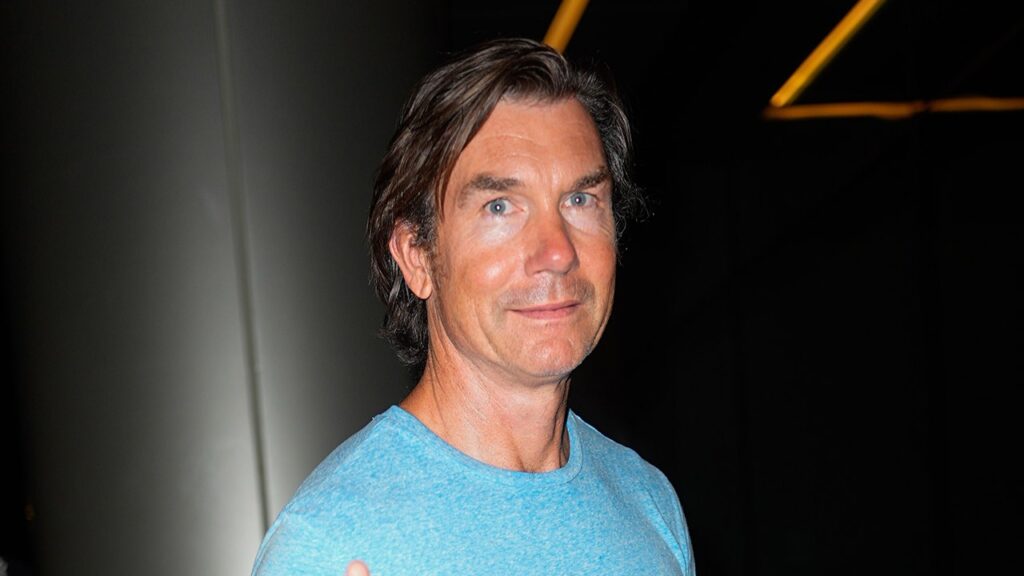Jerry O’Connell allegedly robbed during yoga class after hiding items in shoes
