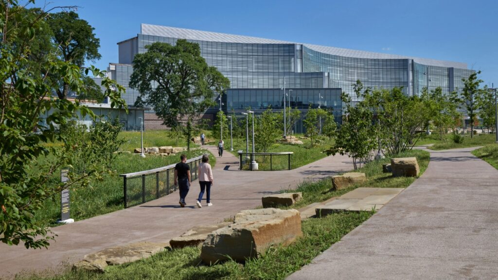 Ford to move headquarters to new Michigan building, demolish Glass House