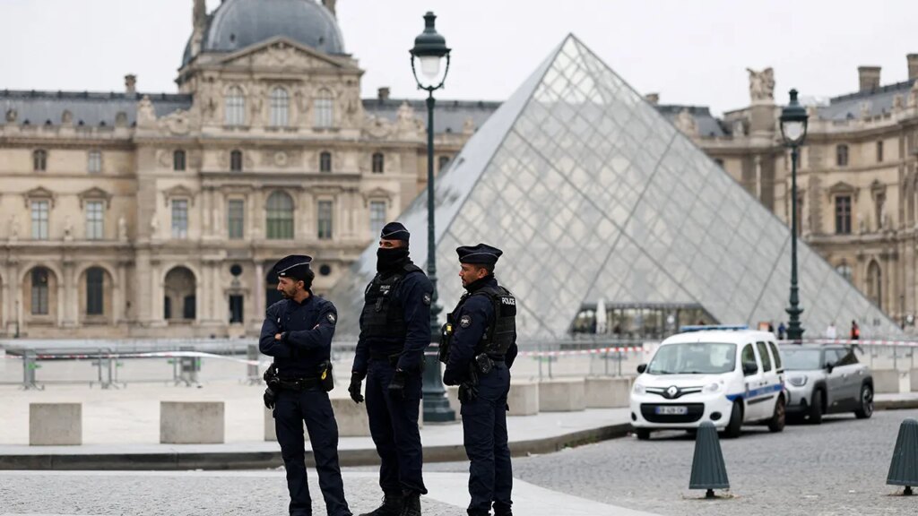 Louvre thieves steal priceless jewelry, escape on motorbikes in Paris