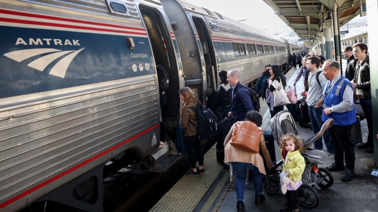 As Thanksgiving nears, Amtrak sets ridership record with 34.5 million passenger trips