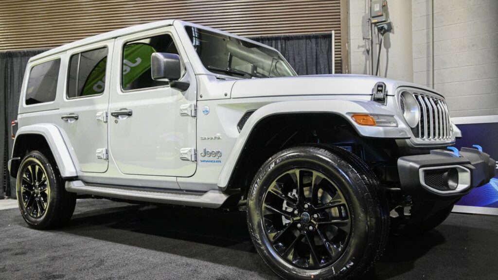 Jeep recalls 320,000 plug-in hybrid SUVs over fire risk, warns owners