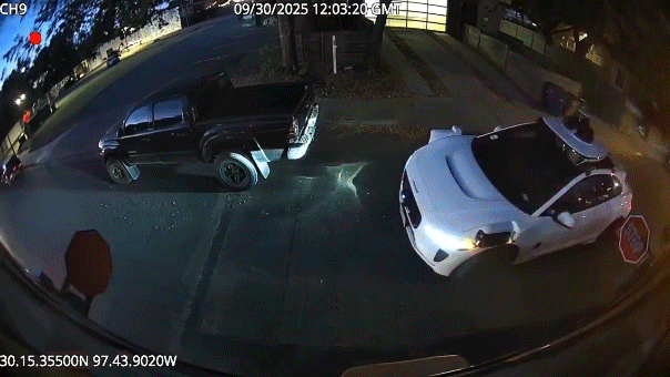 NHTSA investigates Waymo after vehicles pass stopped school buses in Austin