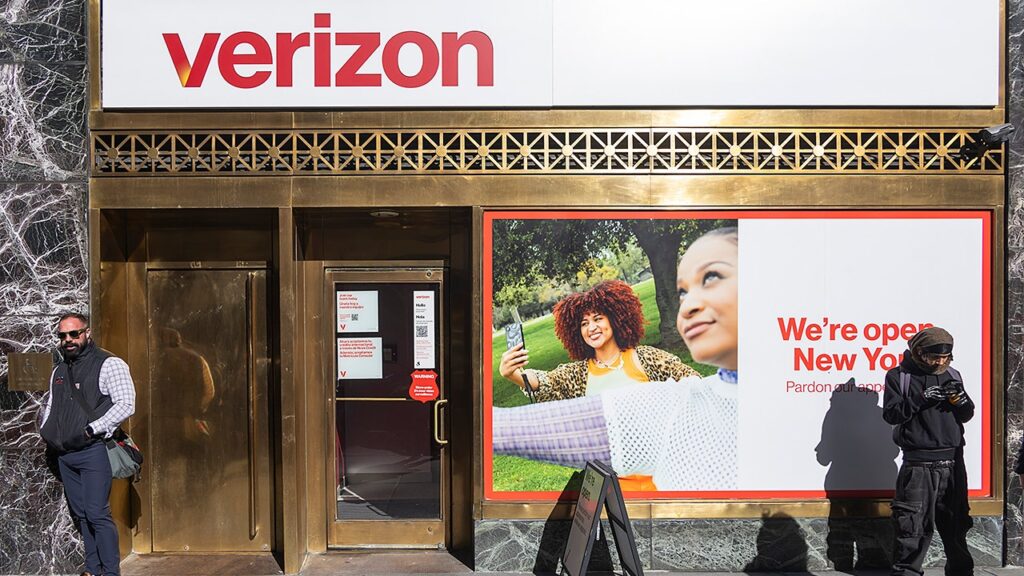 Verizon experiences phone service outage, working to address issue